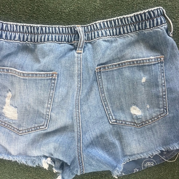 Aerie Women’s Jr Medium Denim Distressed Women Shorts cutoff Shortie pockets - Picture 7 of 11